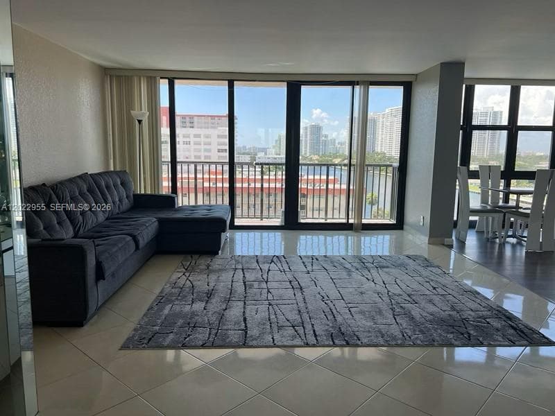 2017 Ocean Dr 808 photo 7