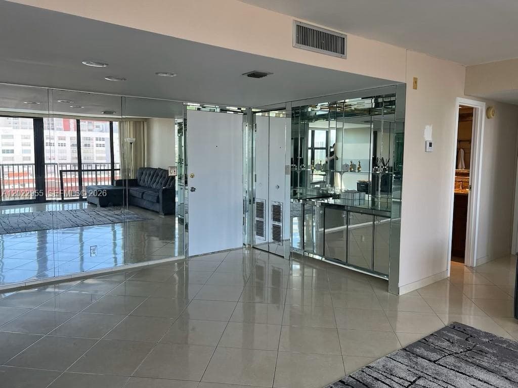 2017 Ocean Dr 808 photo 5