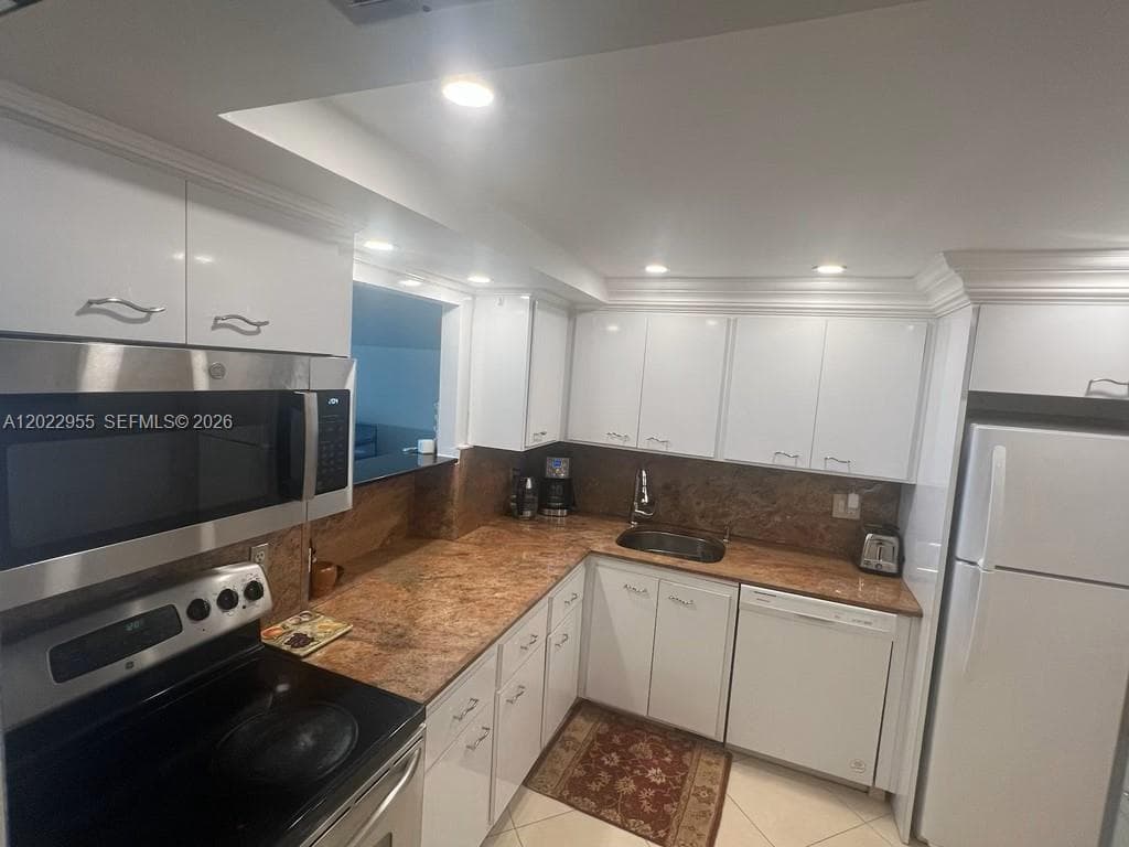 2017 Ocean Dr 808 photo 9