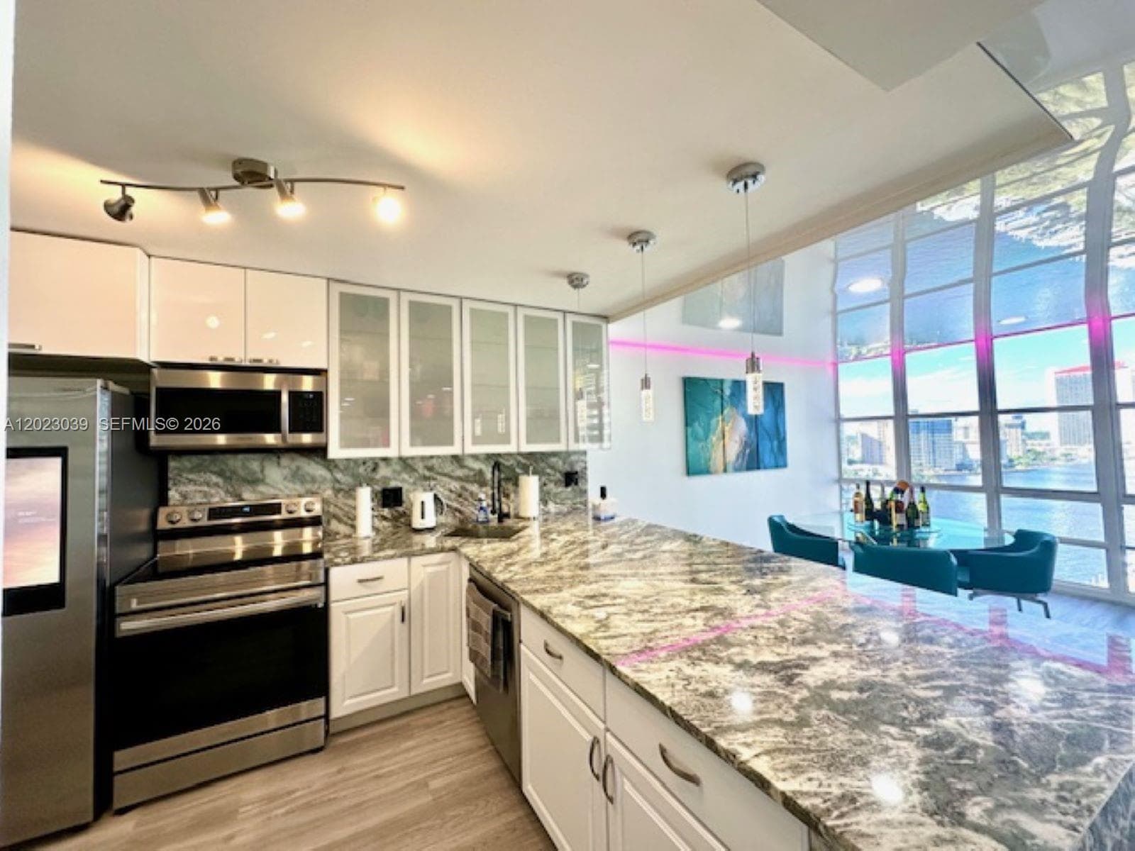 2017 Ocean Dr 1107 photo 3