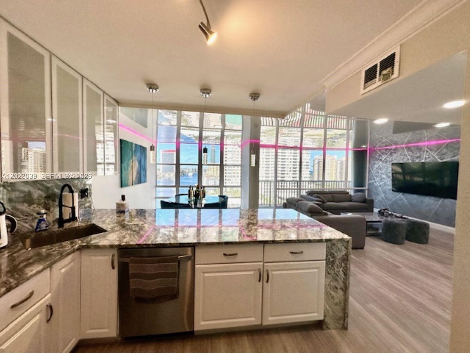 2017 Ocean Dr 1107 photo 10