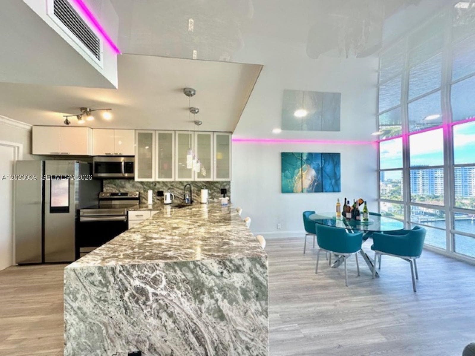 2017 Ocean Dr 1107 photo 4