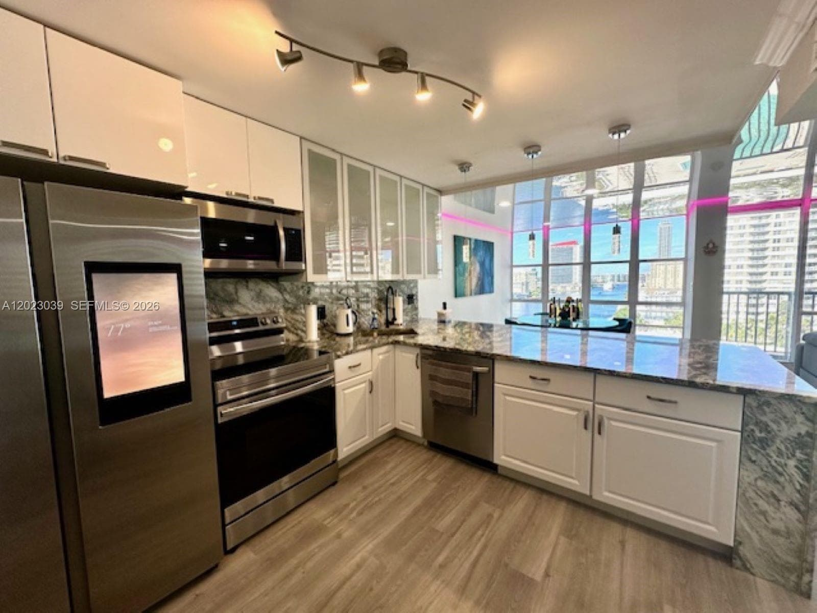 2017 Ocean Dr 1107 photo 8