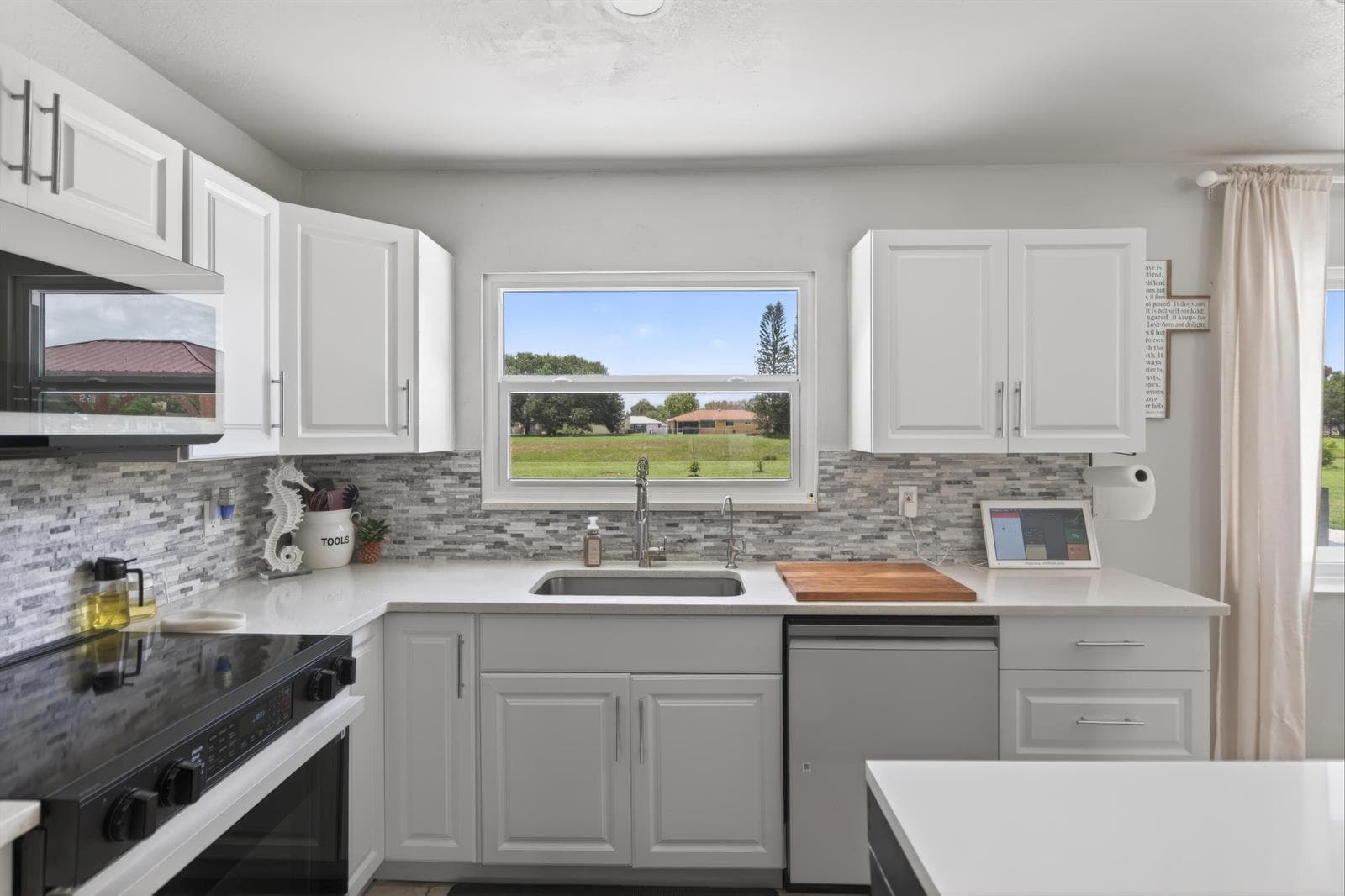 264 SW Cherryhill Road photo 14