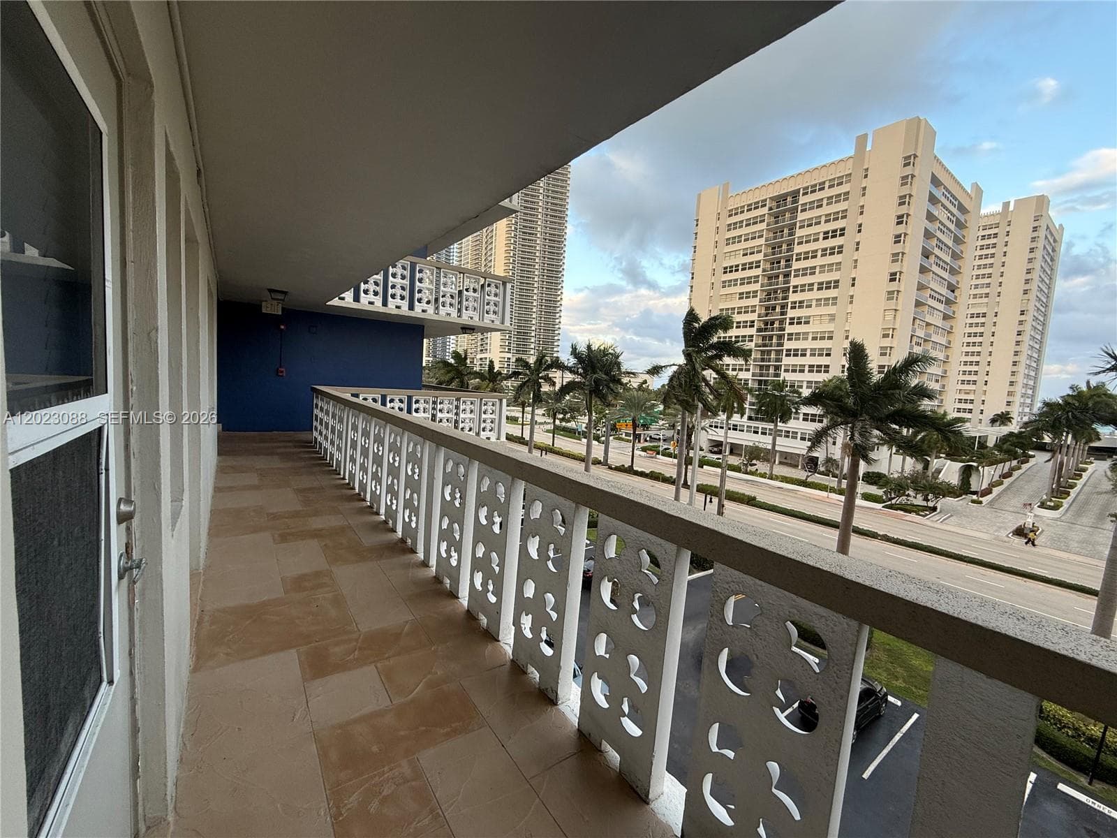 1893 Ocean Dr 506 photo 2