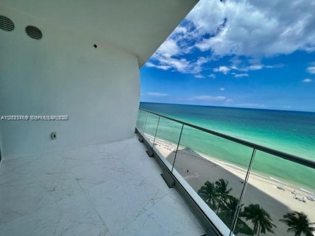 16901 Collins Ave 1104 photo 2
