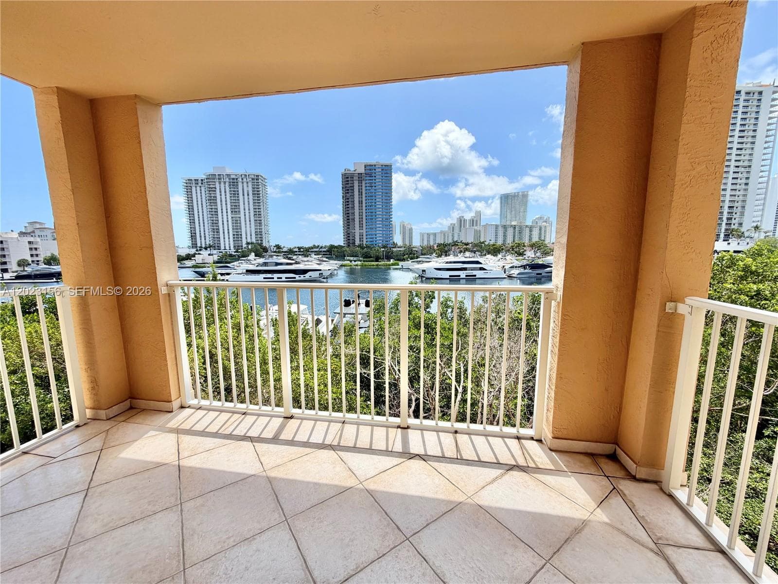19877 Country Club Dr 3408 photo 1