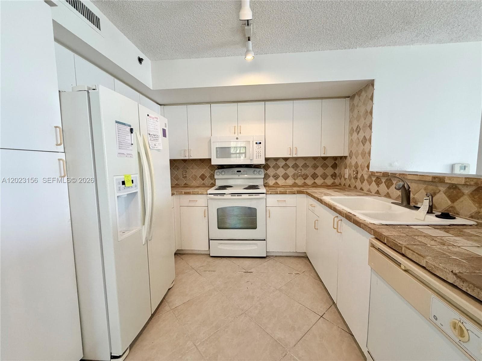 19877 Country Club Dr 3408 photo 11