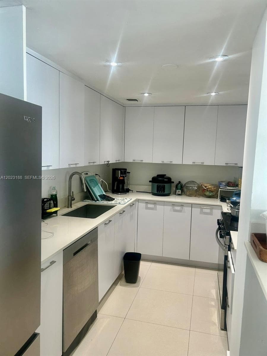 2451 Brickell Ave 16J photo 3
