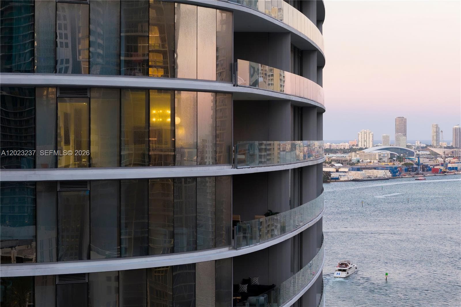 300 S Biscayne Blvd Way 2107 photo 2