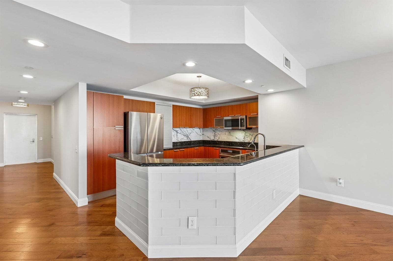 2640 Lake Shore Drive 2508 photo 16