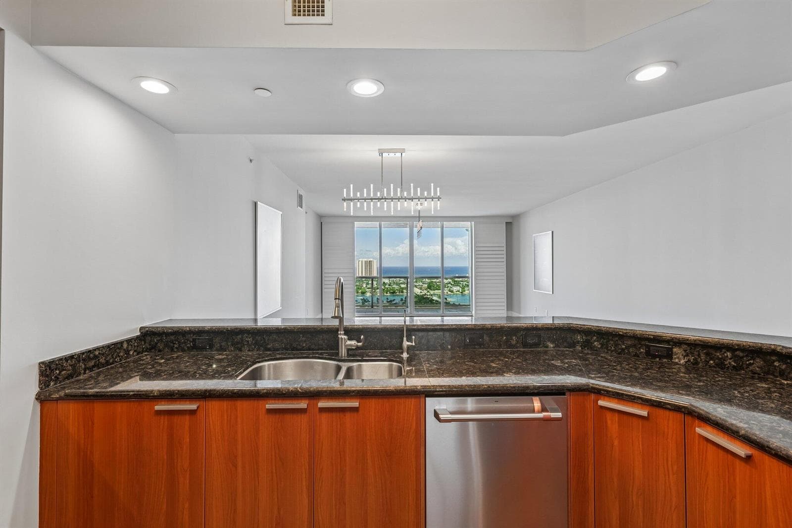 2640 Lake Shore Drive 2508 photo 15