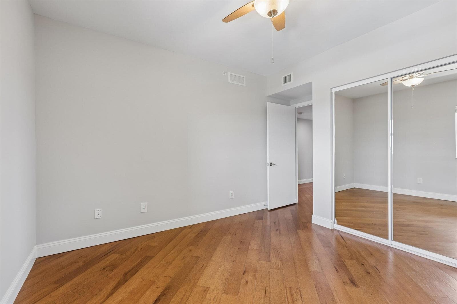 2640 Lake Shore Drive 2508 photo 25