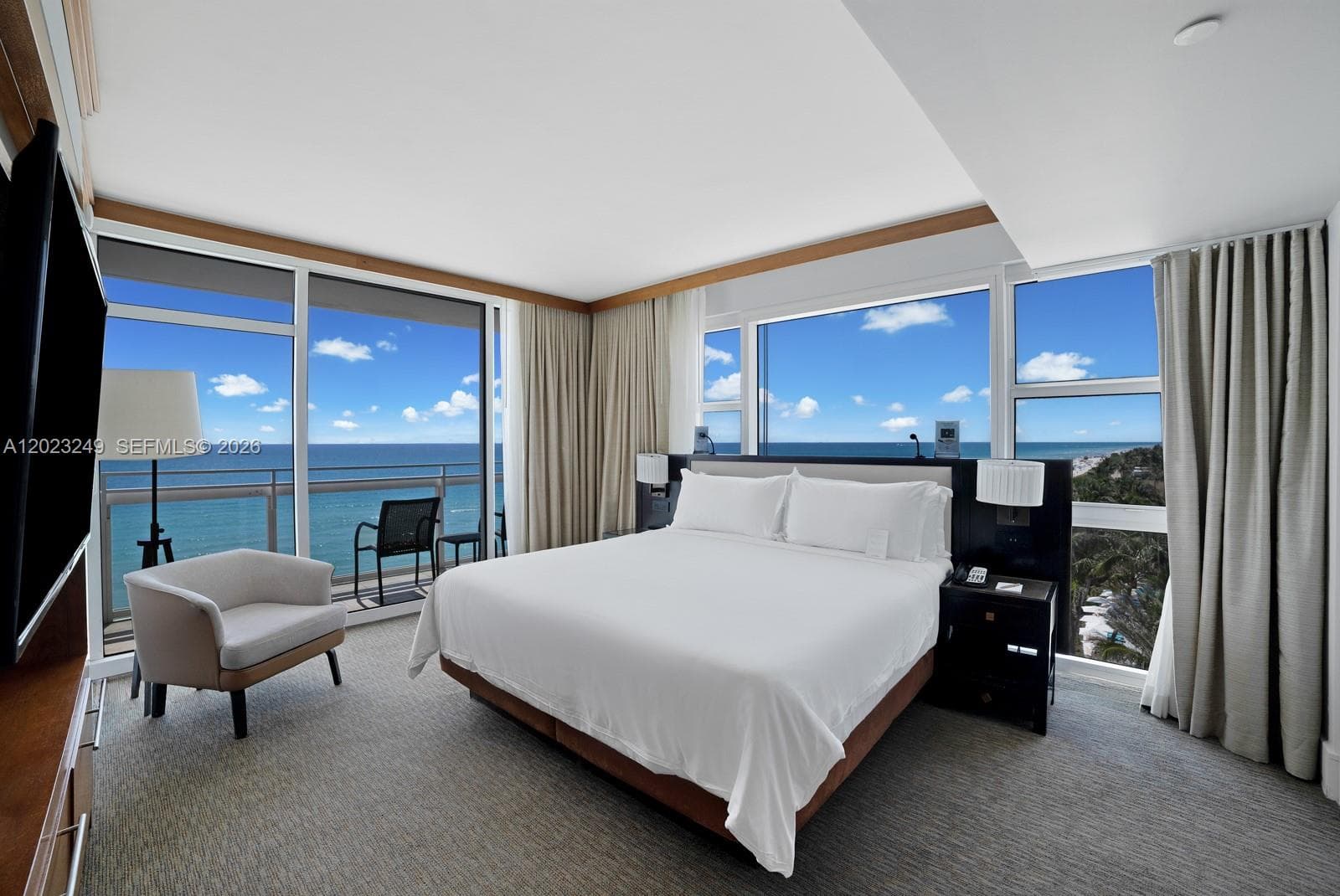 6801 Collins Ave 705 (Door 722) photo 2