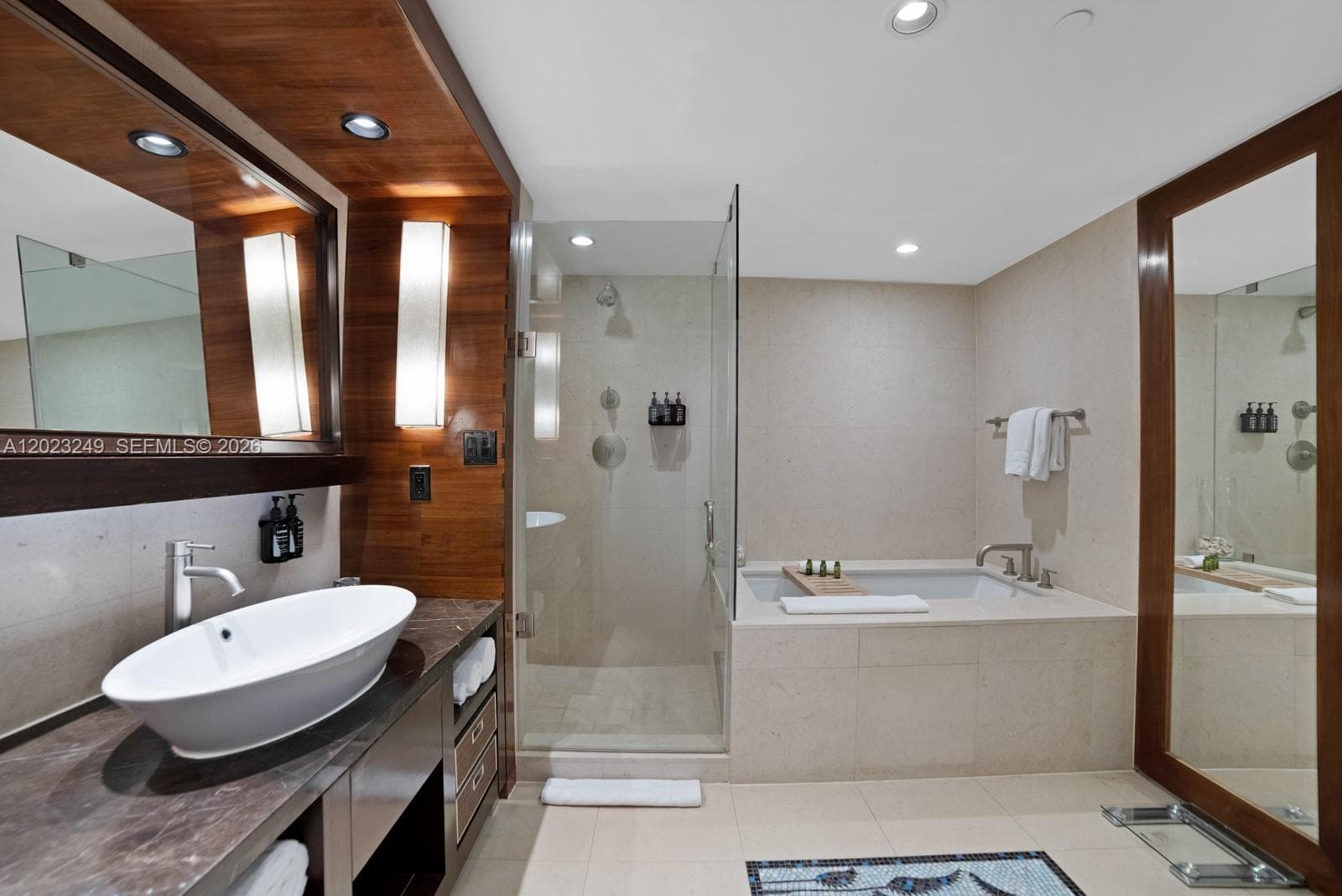 6801 Collins Ave 705 (Door 722) photo 12