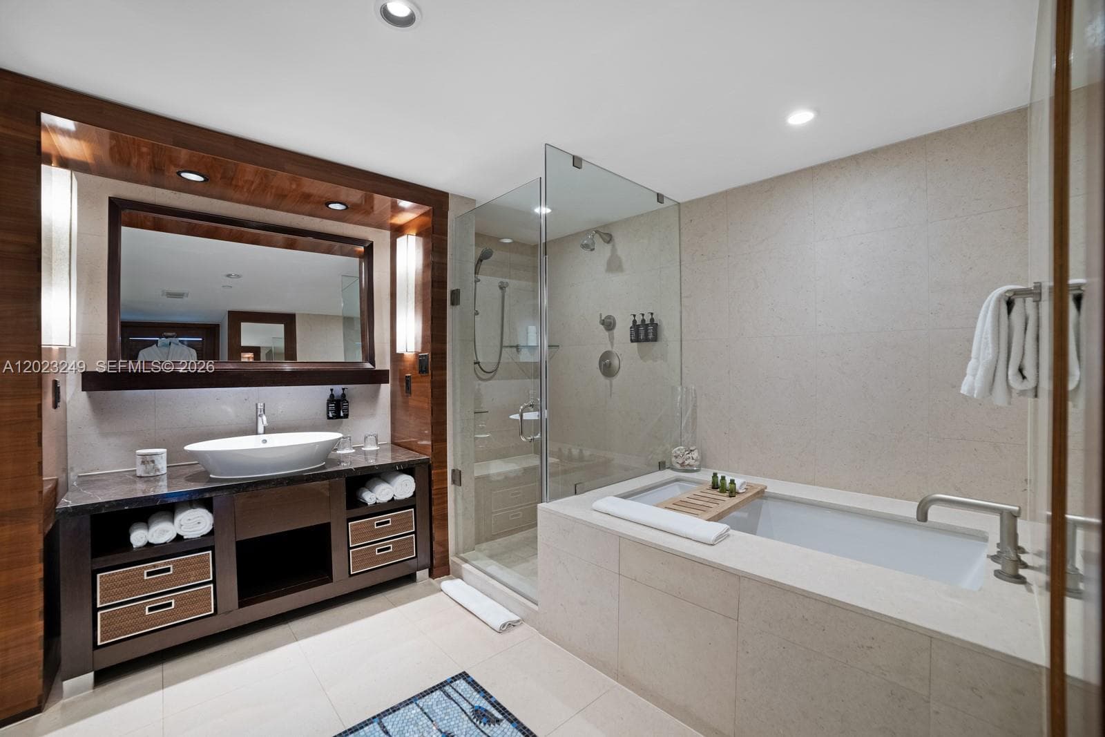 6801 Collins Ave 705 (Door 722) photo 10