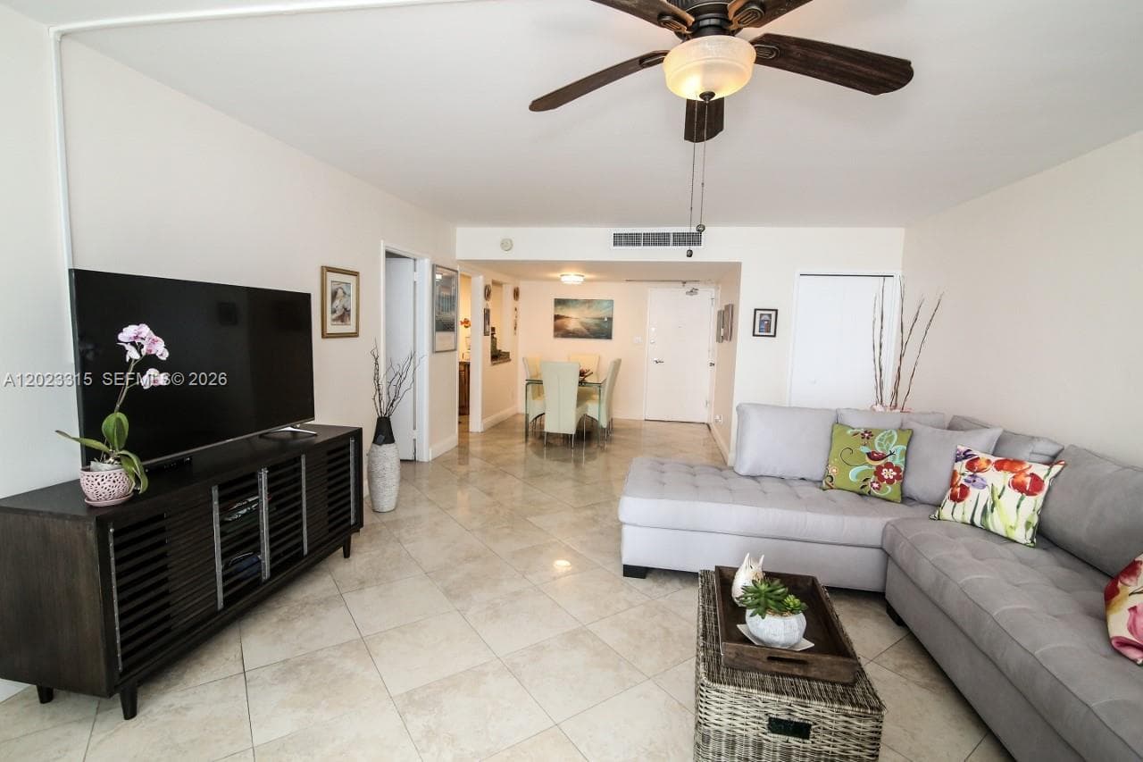 5151 Collins Ave 827 photo 3