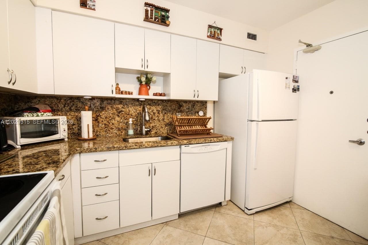 5151 Collins Ave 827 photo 9