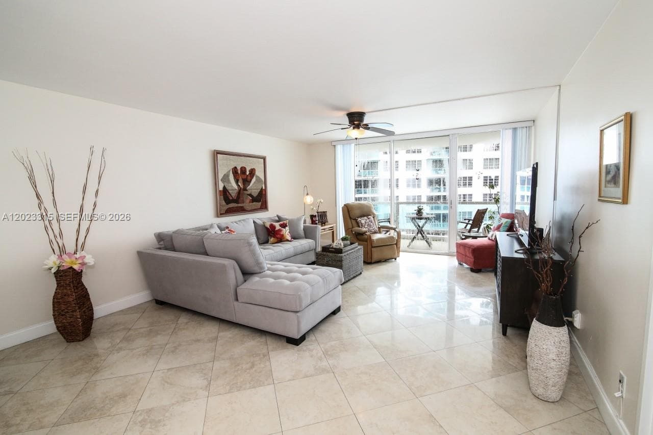 5151 Collins Ave 827 photo 4