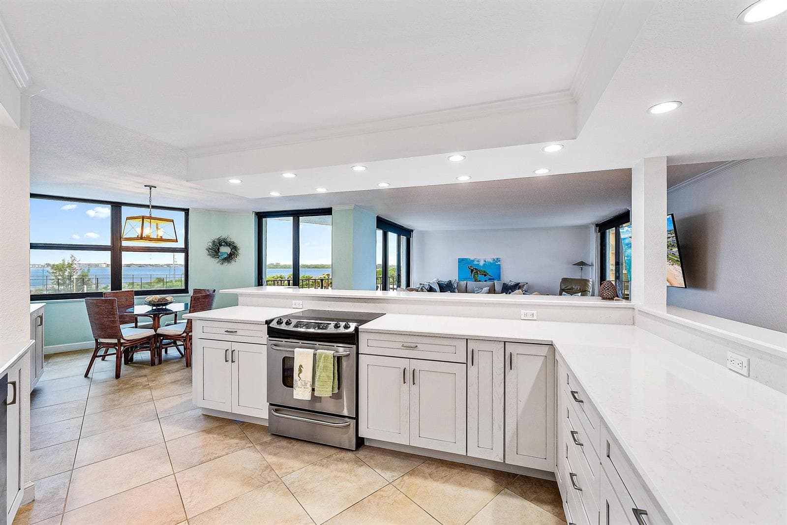 5420 N Ocean Drive 305 photo 8