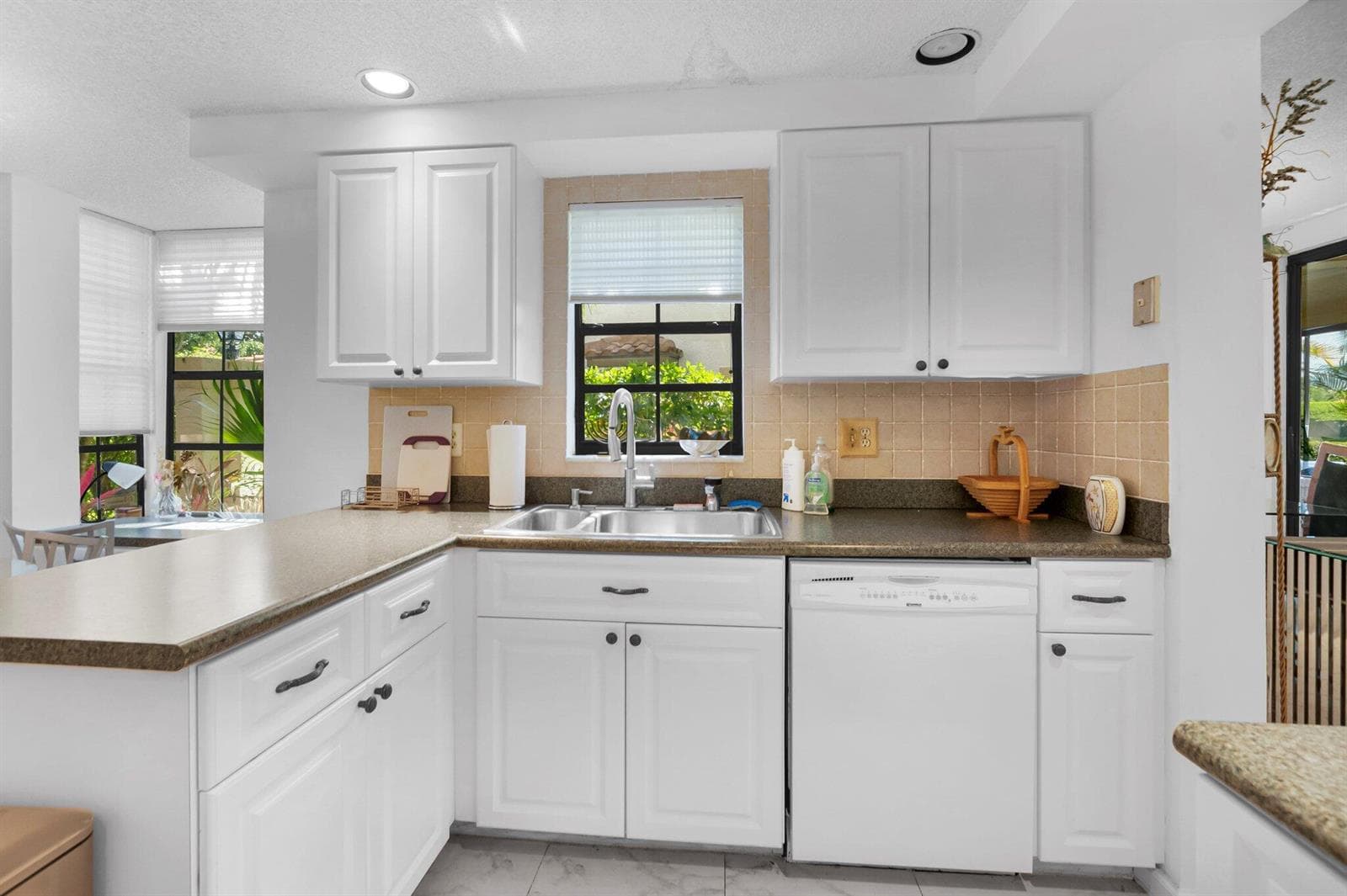 7940 La Mirada Drive photo 13