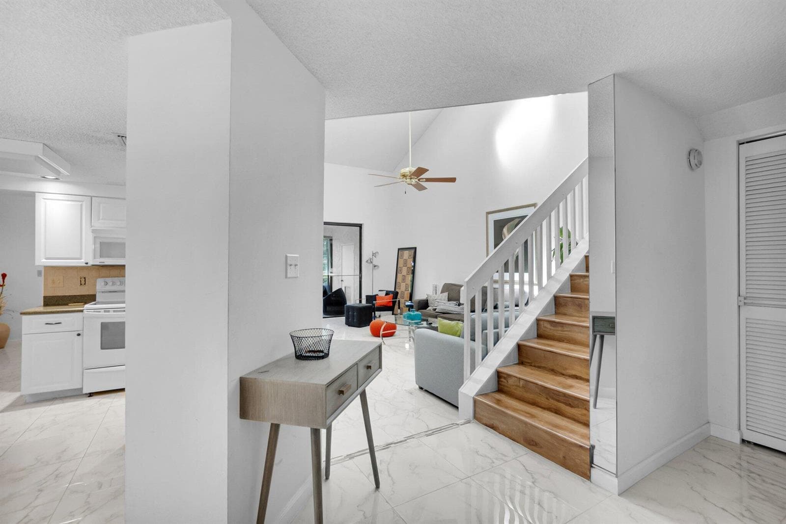 7940 La Mirada Drive photo 10