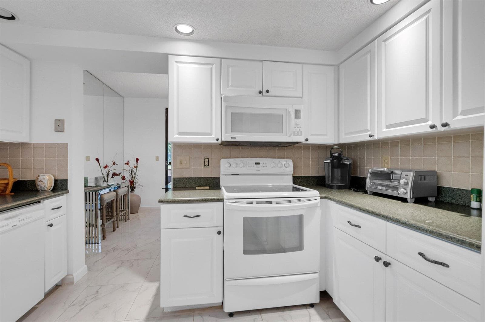 7940 La Mirada Drive photo 15