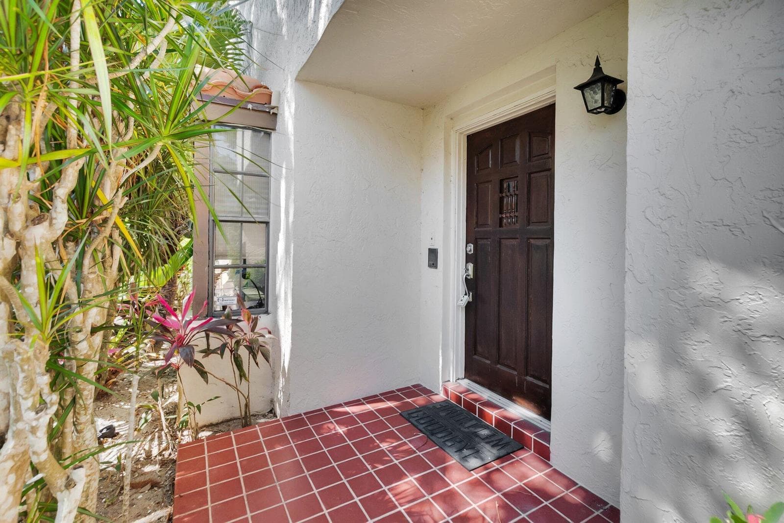7940 La Mirada Drive photo 4