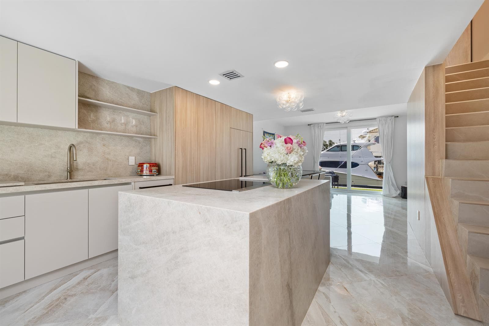 966 Jeffery Street photo 3