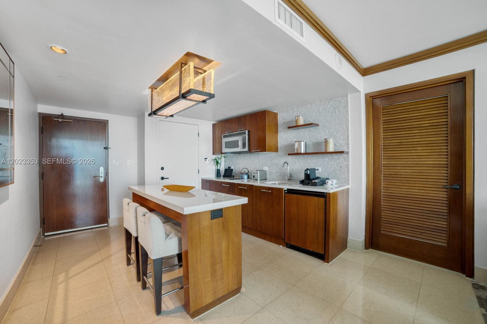 6801 Collins Ave 714 (Door 704) photo 9