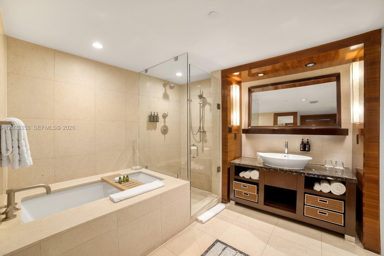 6801 Collins Ave 714 (Door 704) photo 10