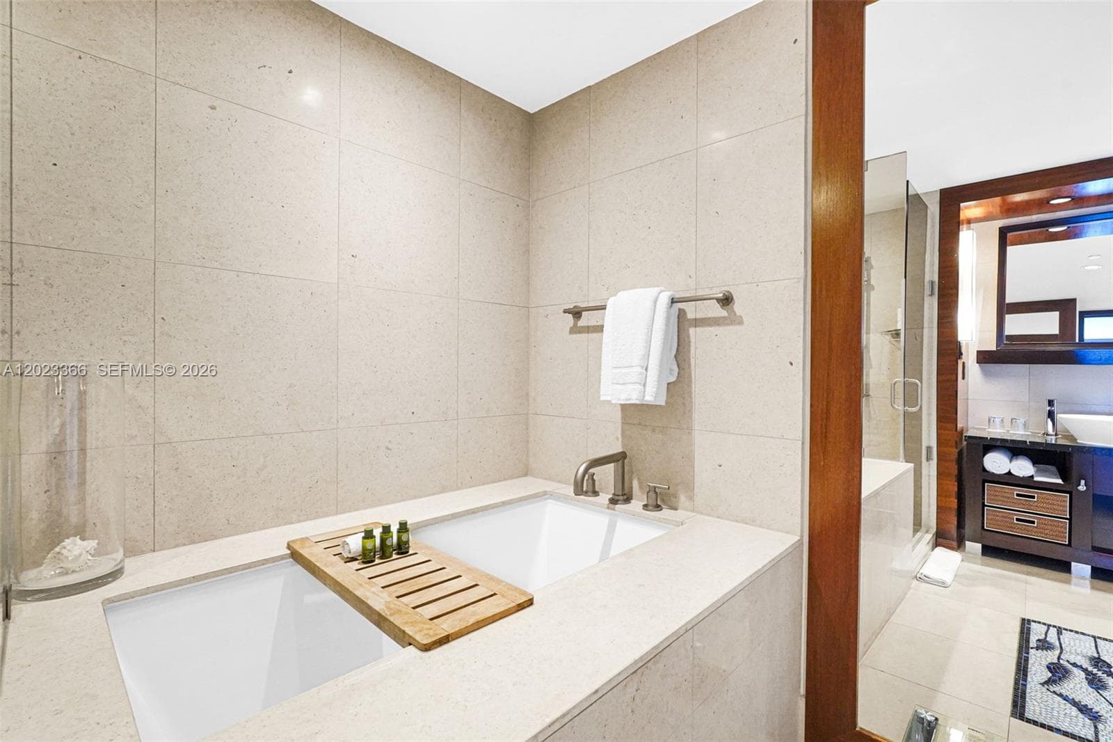 6801 Collins Ave 611 (Door 610) photo 22