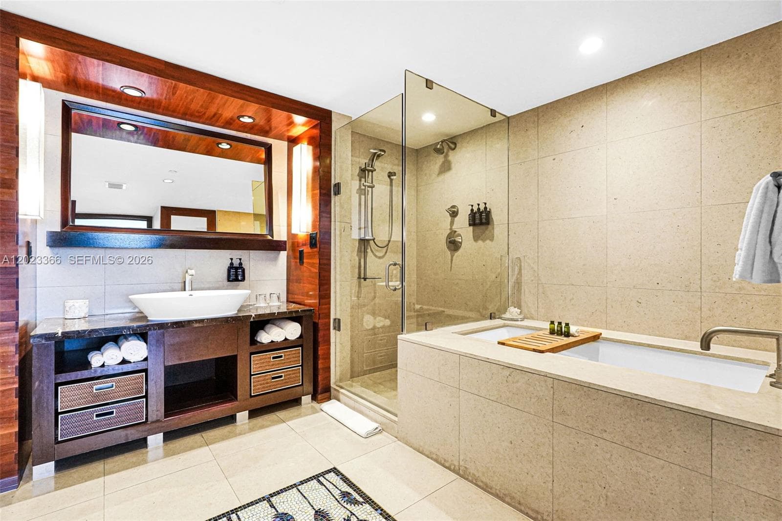 6801 Collins Ave 611 (Door 610) photo 5