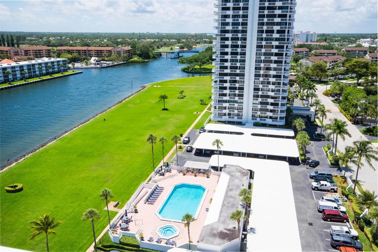 115 Lakeshore Drive 1549 photo 17