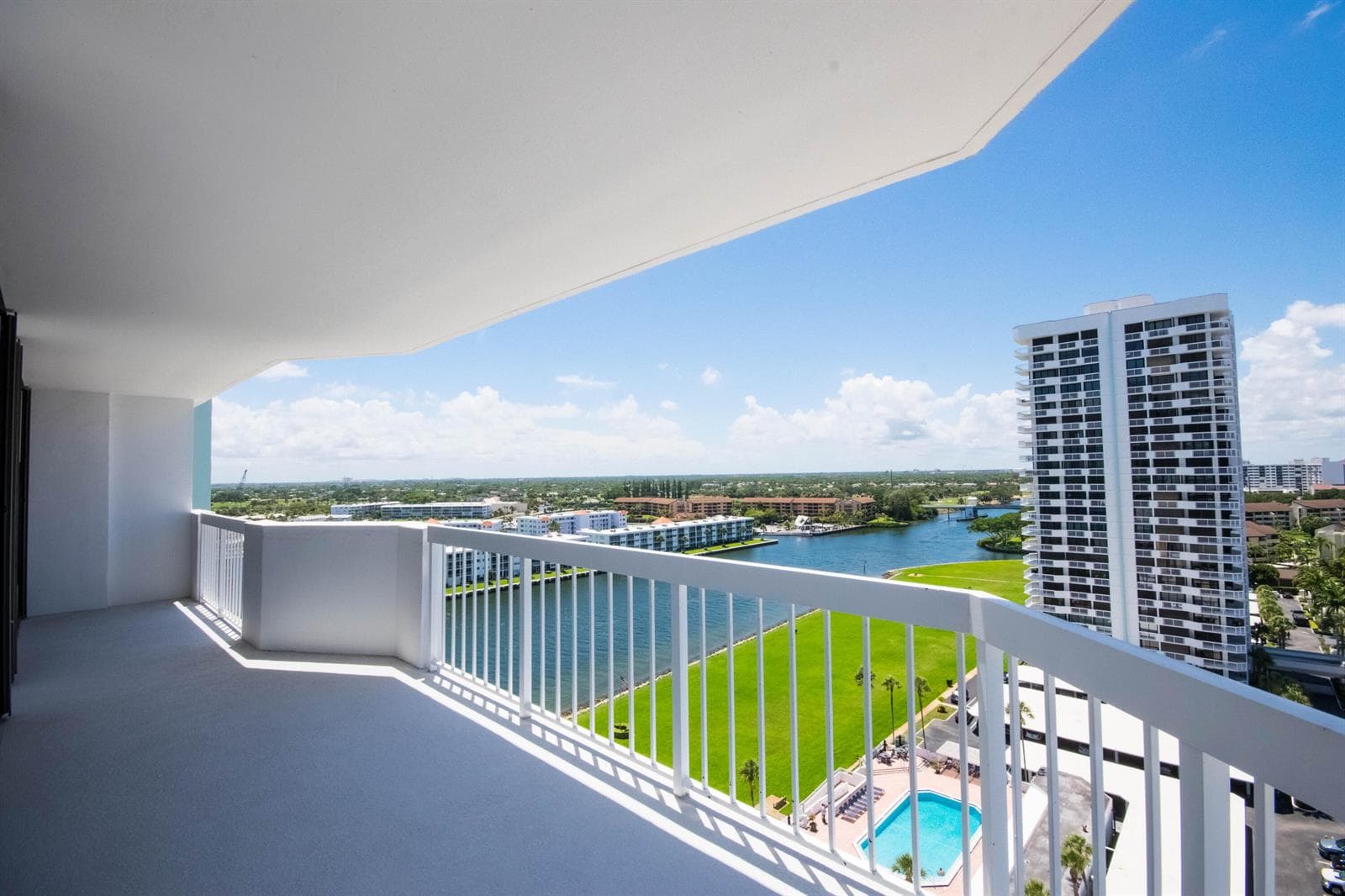 115 Lakeshore Drive 1549 photo 16