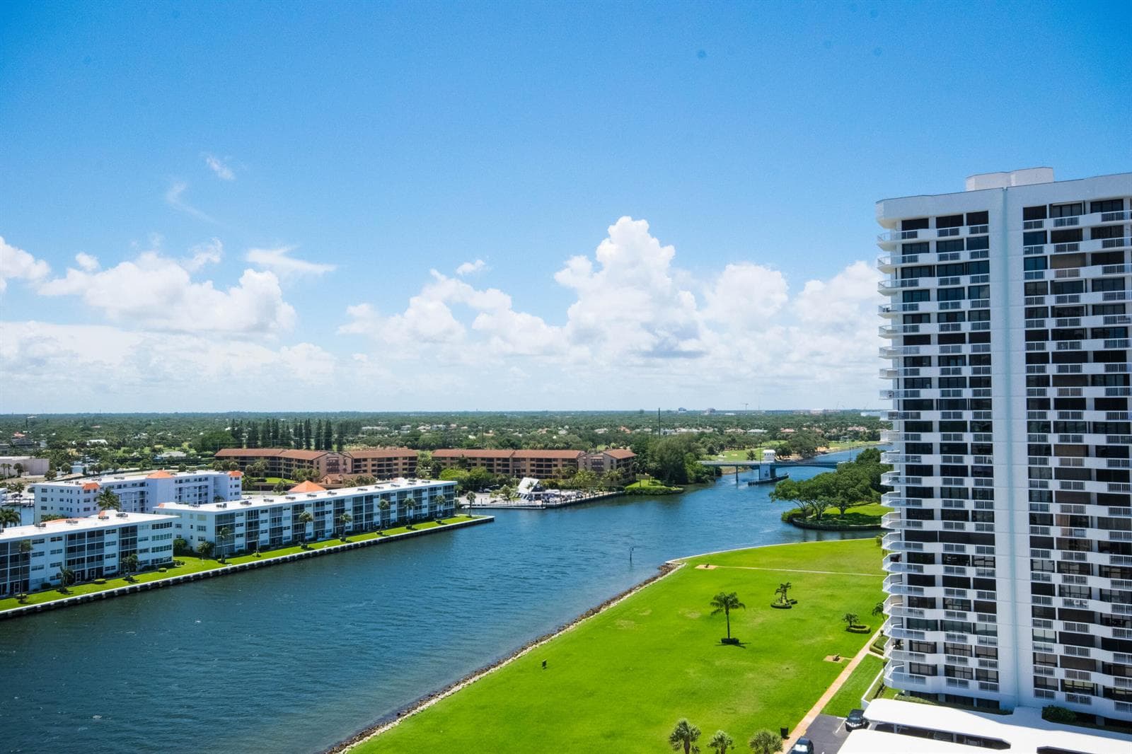 115 Lakeshore Drive 1549 photo 18