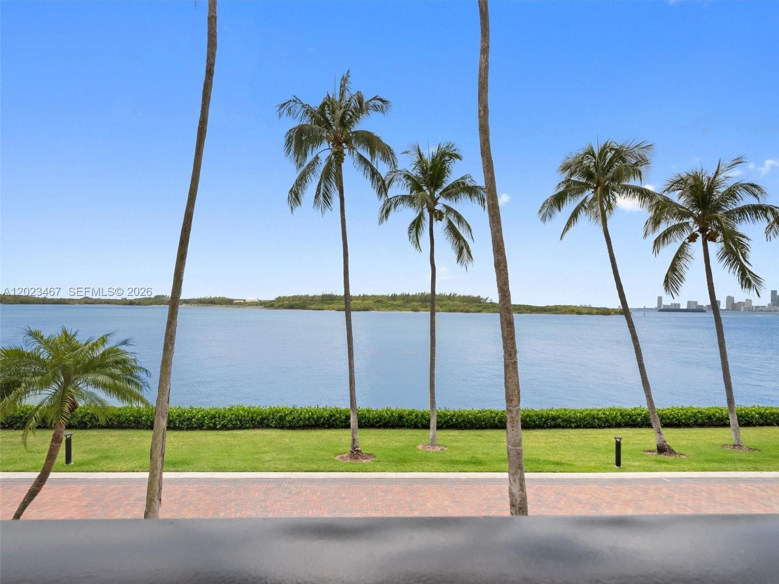 2425 Fisher Island Dr 5205 photo 2