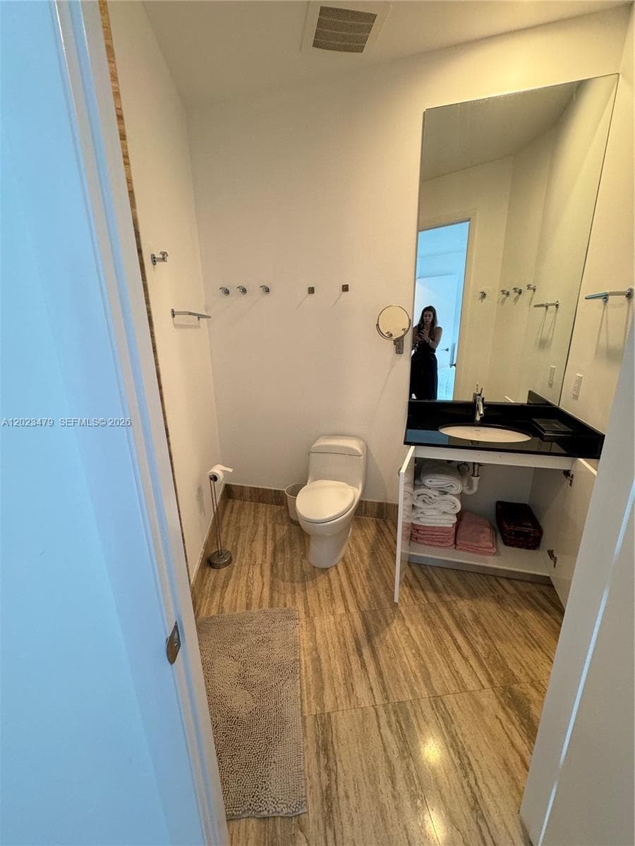 16001 Collins Ave 4006 photo 2
