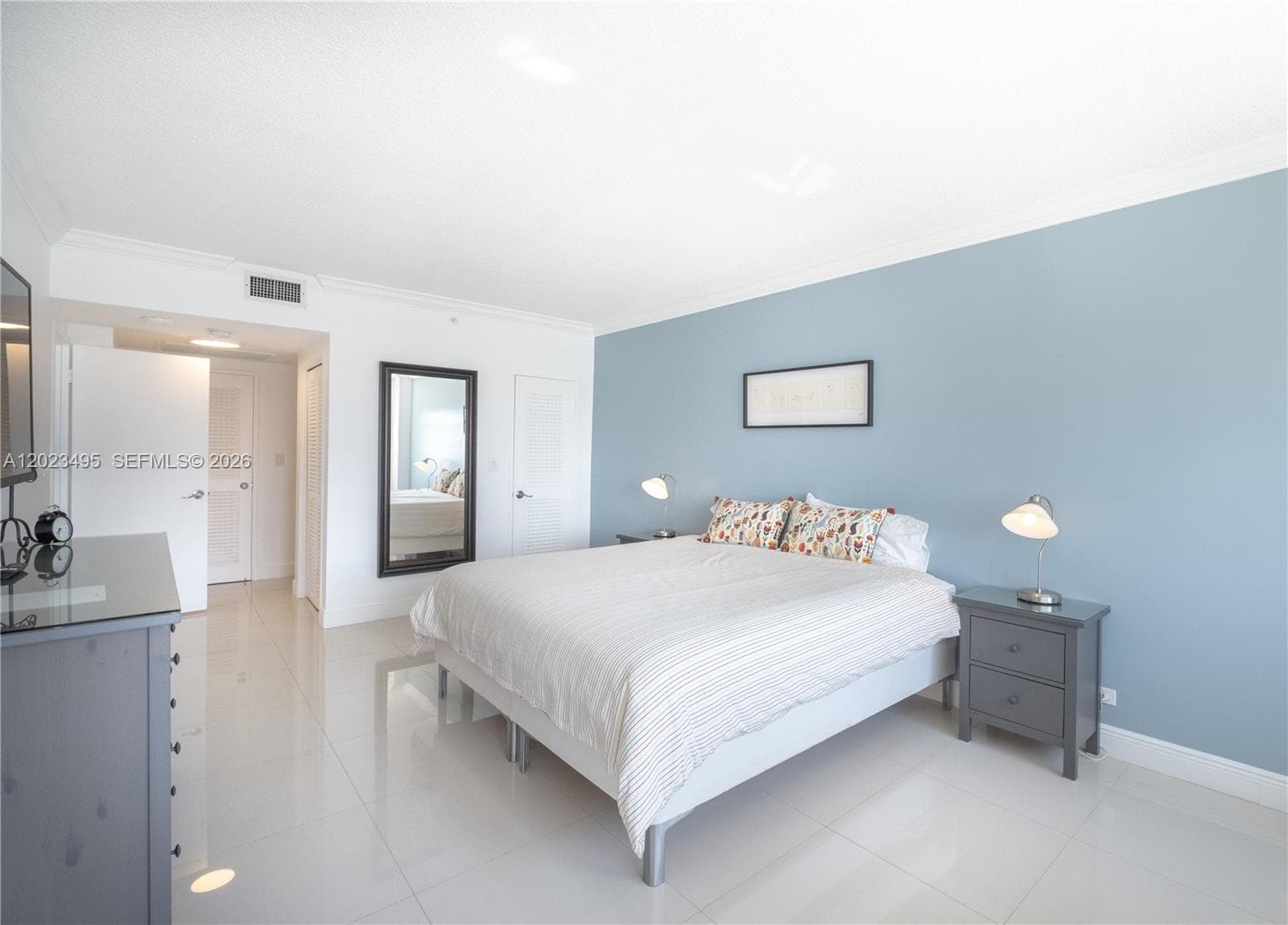 5601 Collins Ave 1420 photo 4