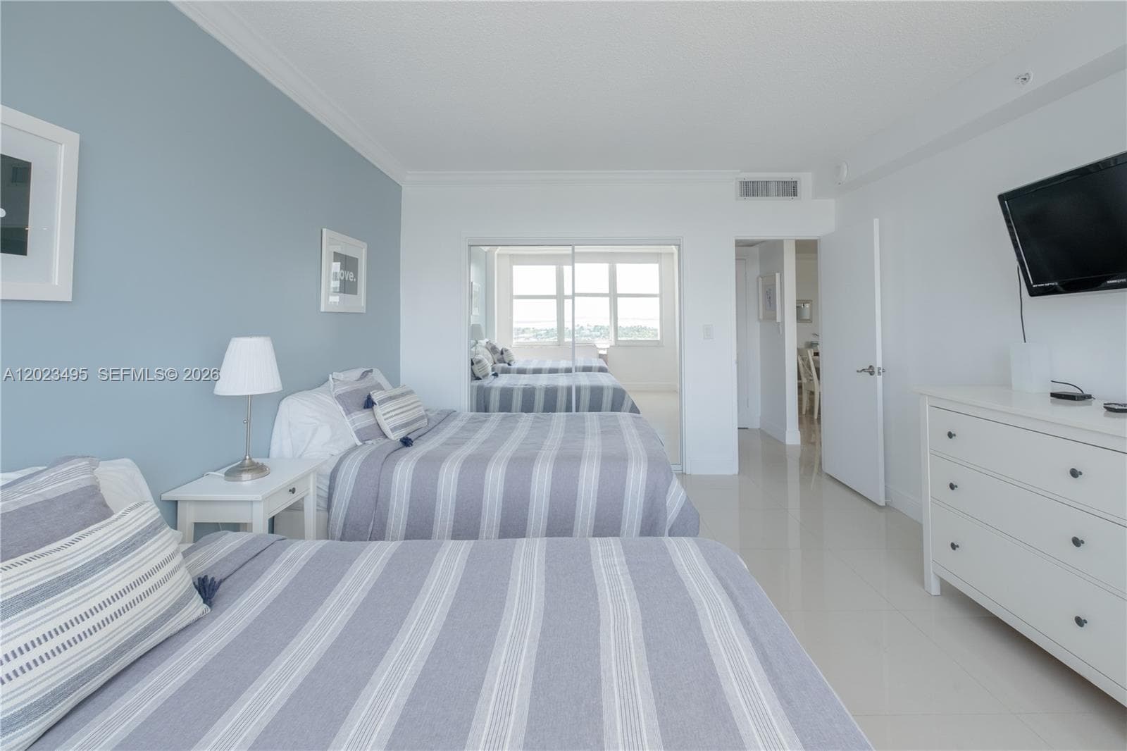 5601 Collins Ave 1420 photo 8