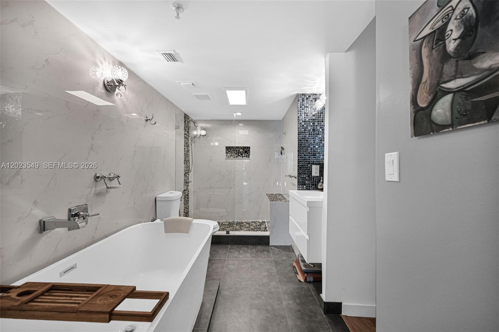 2401 Collins Ave 504 photo 17
