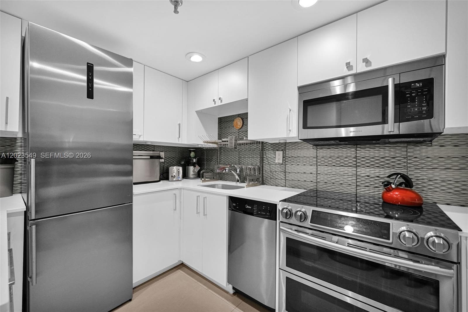2401 Collins Ave 504 photo 12