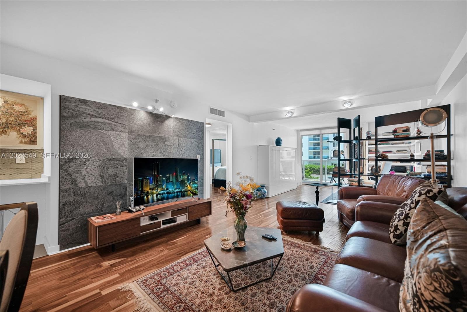 2401 Collins Ave 504 photo 3