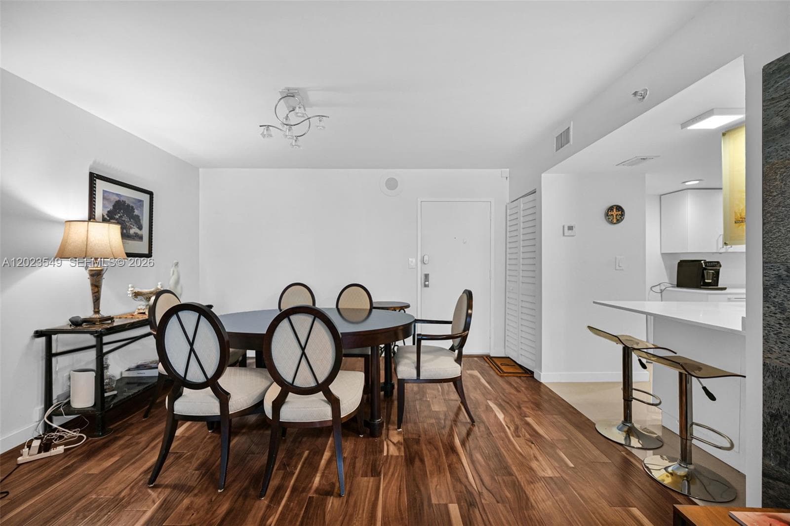 2401 Collins Ave 504 photo 9
