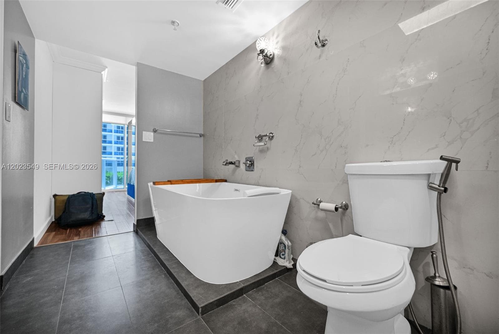 2401 Collins Ave 504 photo 18