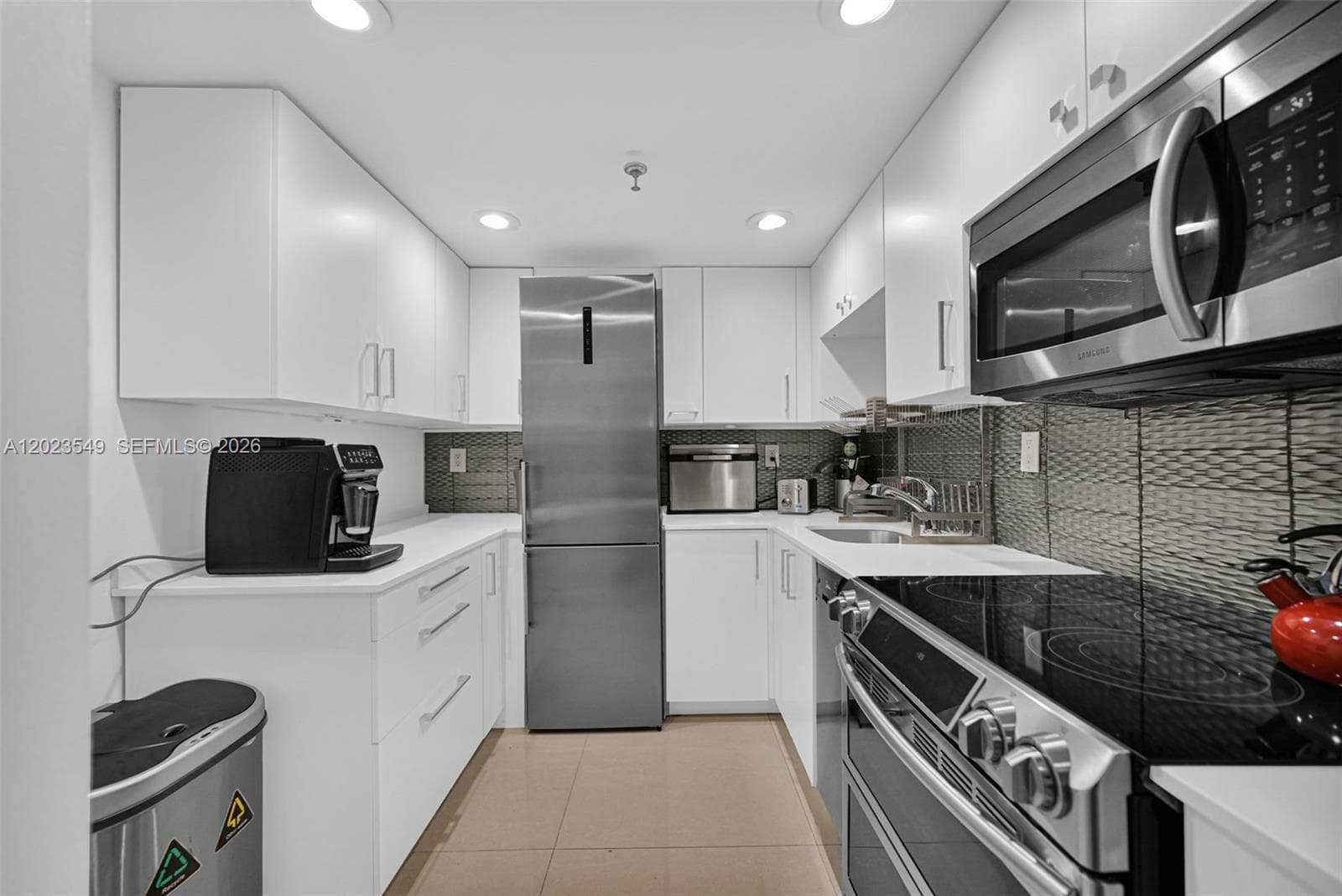 2401 Collins Ave 504 photo 11