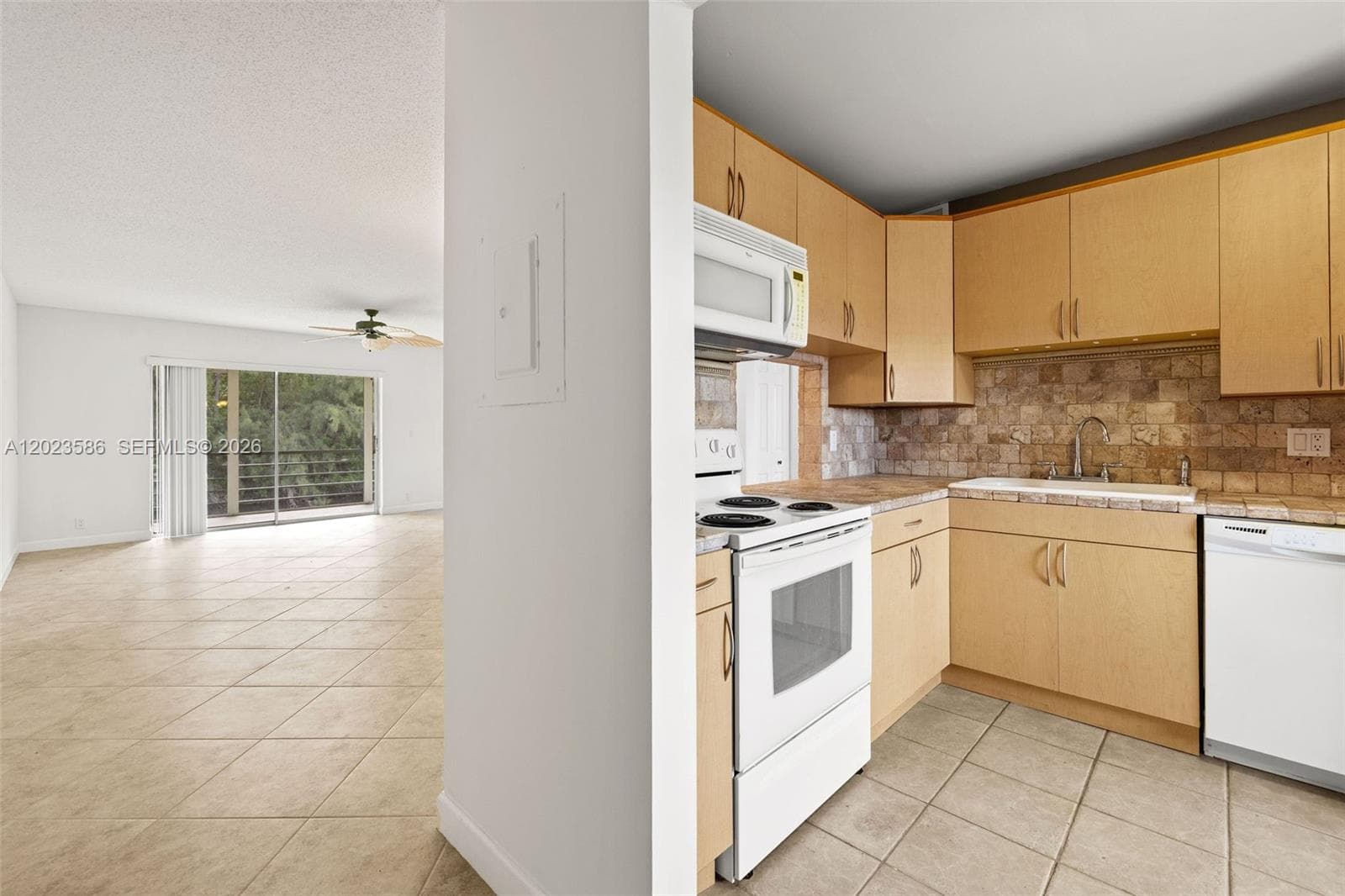 110 Lake Meryl Dr 216 photo 6