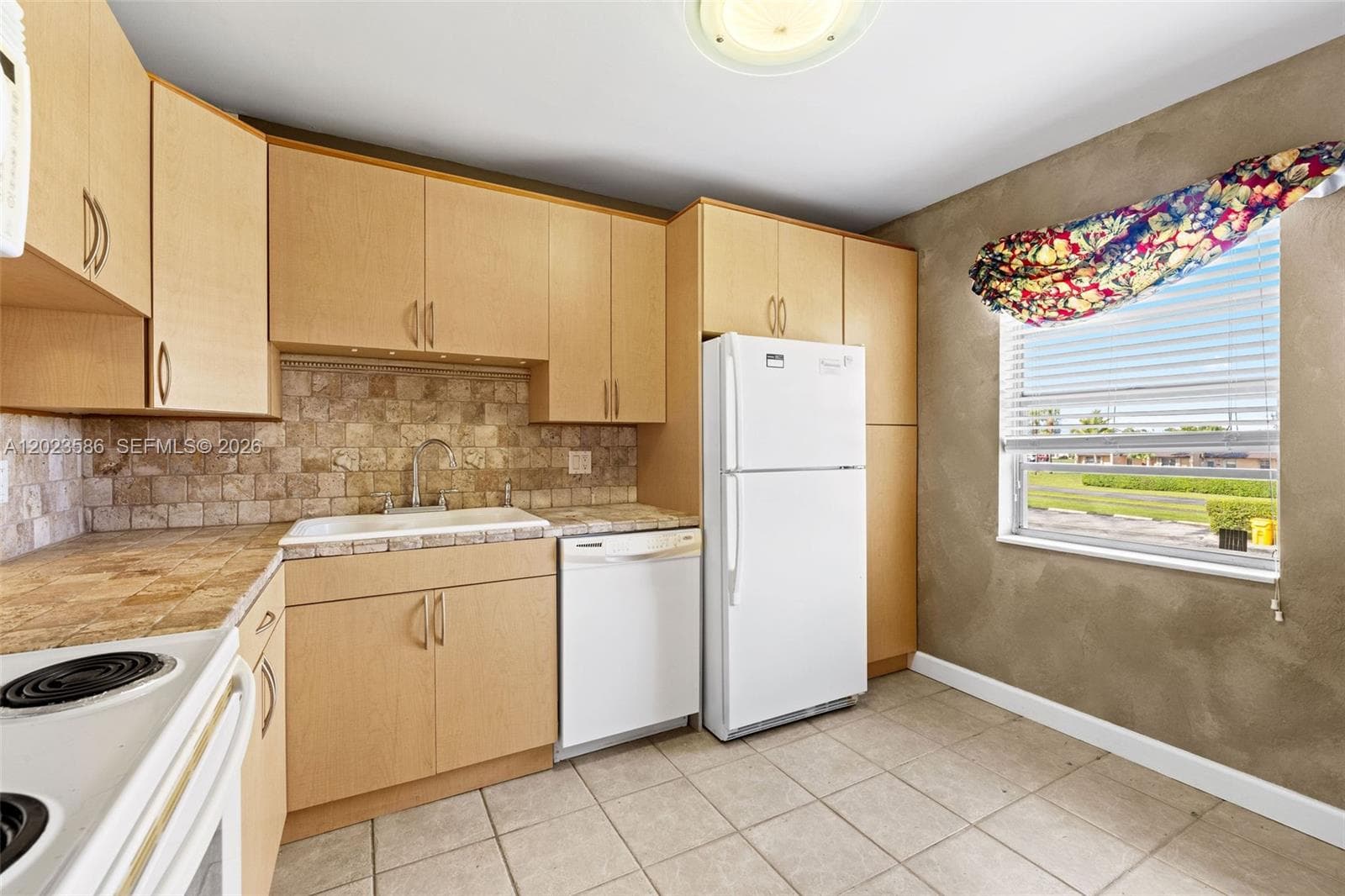 110 Lake Meryl Dr 216 photo 8