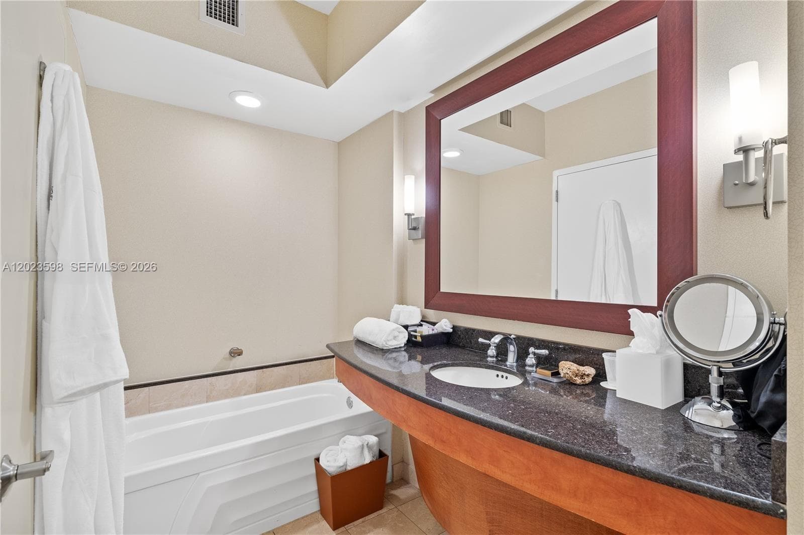 18001 Collins Ave 2010 photo 20