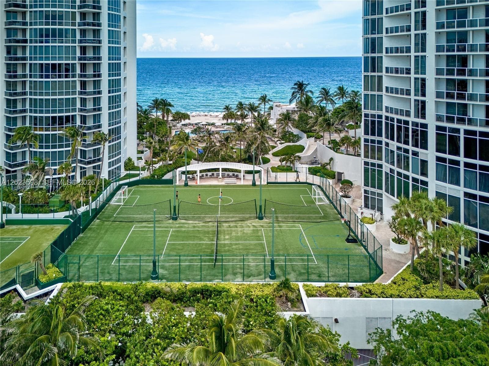 18001 Collins Ave 2010 photo 9